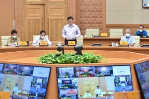 Phát biểu tại cuộc họp, Bộ trưởng Nguyễn Thanh Long cho biết tỷ lệ nhiễm COVID-19 tại TP. Hồ Chí Minh đã giảm rất sâu. Ảnh: VGP/Nhật Bắc