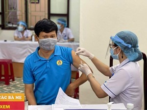 Tiêm vaccine cho người dân tại TP. Đông Hà, tỉnh Quảng Trị. Ảnh: VGP/Minh Trang
