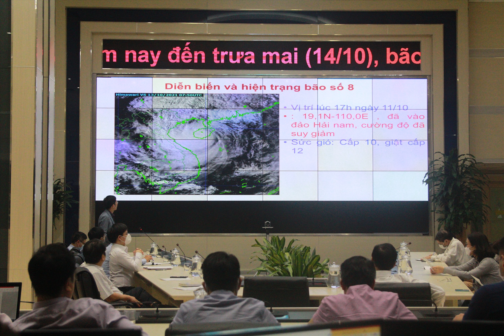 Tổng cục Khí tượng Thủy văn tiếp tục tổ chức cuộc họp thảo luận trực tuyến các diễn biến mới nhất của cơn bão số 8.