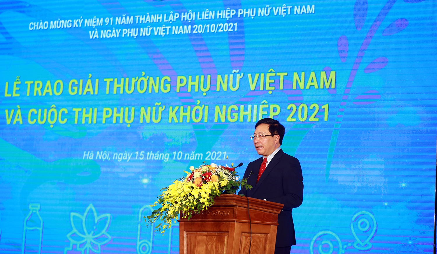 Phó Thủ tướng Thường trực Phạm Bình Minh khẳng định “Giải thưởng Phụ nữ Việt Nam” là minh chứng về sự phát triển không ngừng qua 91 năm của Hội LHPN Việt Nam. Ảnh: VGP/Hải Minh