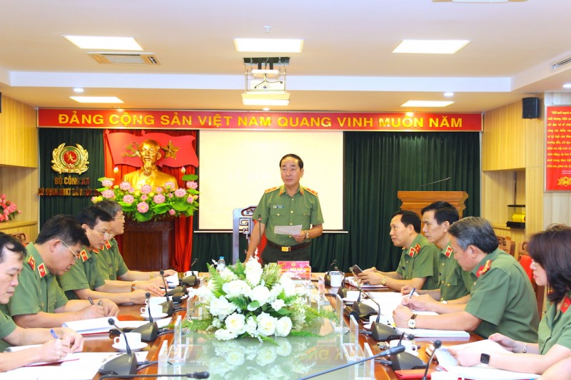 Trung tướng Trần Quốc Tỏ phát biểu chỉ đạo tại kỳ họp.