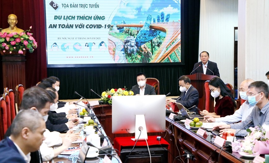 Bộ trưởng Bộ Văn hóa, Thể thao và Du lịch Nguyễn Văn Hùng phát biểu tại buổi Tọa đàm. Ảnh: VGP/Diệp Anh