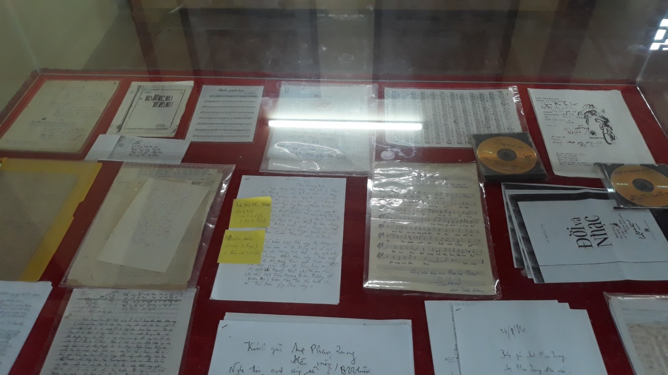 Những tài liệu quý giá của nhà thơ Chế Lan Viên được trưng bày tại nhà lưu niệm: Ảnh PV
