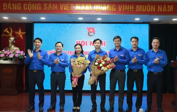Ban Bí thư Trung ương Đoàn chúc mừng đồng chí Nguyễn Phạm Duy Trang và đồng chí Nguyễn Minh Triết.