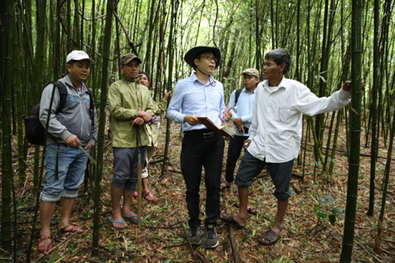 Đơn vị chức năng tiến hành đánh giá để cấp chứng chỉ FSC đối với rừng tự nhiên do cộng đồng bảo vệ - Ảnh: MCNV