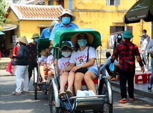 Thời gian tới, Quảng Nam sẽ ưu tiên đón khách du lịch đi theo tour trọn gói, khép kín của các công ty lữ hành tổ chức. Ảnh: VGP/Thế Phong