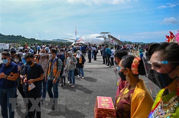 Khách du lịch tới đảo Langkawi, Malaysia, ngày 16/9/2021. (Ảnh: AFP/TTXVN)