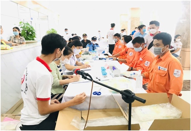 CBCNV Công ty Điện lực Thừa Thiên Huế tham gia hiến máu tình nguyện