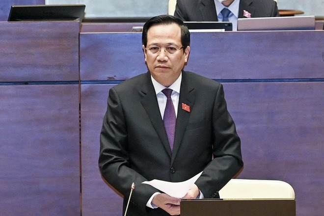 Bộ trưởng Đào Ngọc Dung trả lời chất vấn tại Quốc hội, chiều 10/11. Ảnh: VGP