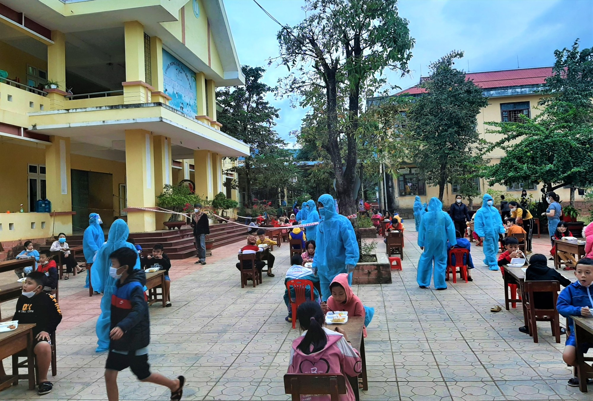 Khu vực điểm cách ly tập trung tại Trường Tiểu học số 1 Lao Bảo (Hướng Hóa, Quảng Trị)