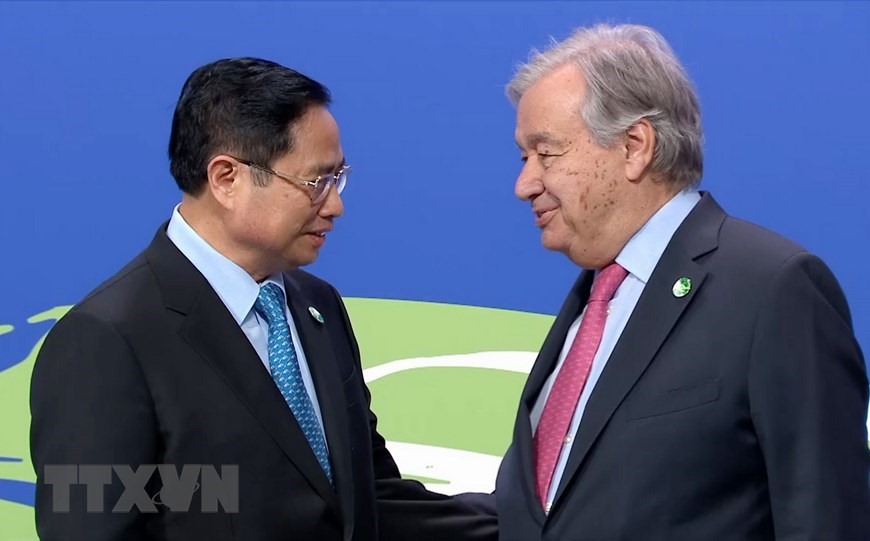 Tổng Thư ký Liên Hợp Quốc Antonio Guterres đón Thủ tướng Phạm Minh Chính tham dự Hội nghị. Ảnh TTXVN