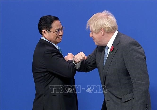 Thủ tướng Anh Boris Johnson chào đón Thủ tướng Phạm Minh Chính tham dự Hội nghị