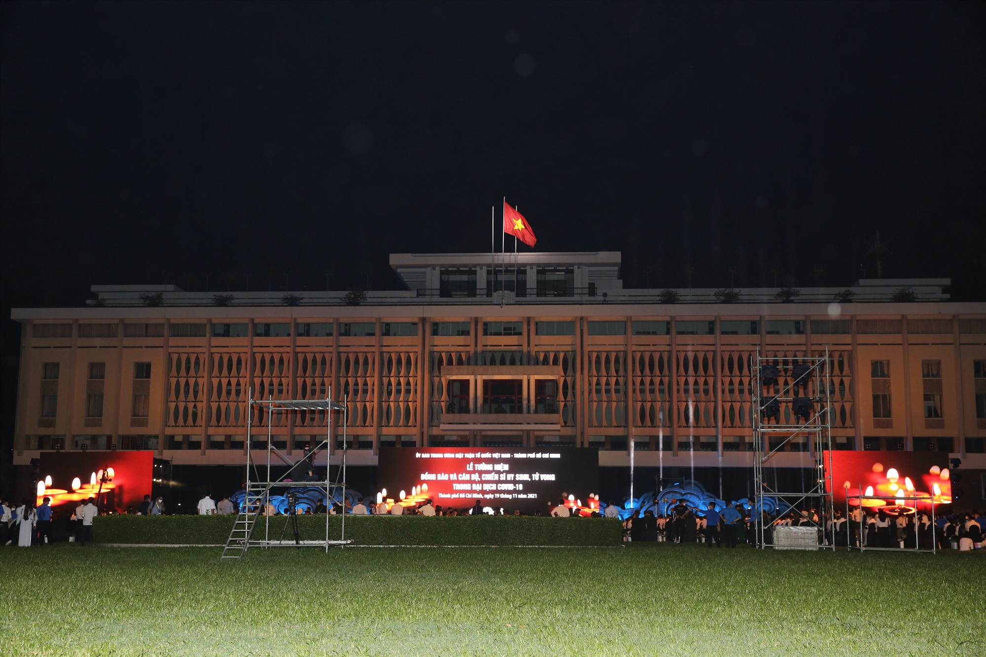 Lễ tưởng niệm được tổ chức tại điểm cầu chính là Hội trường Thống Nhất, Quận 1, Thành phố Hồ Chí Minh