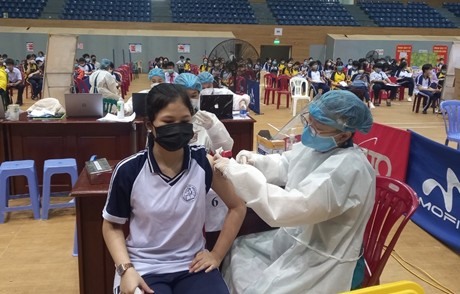 Điểm tiêm vaccine cho các em học sinh tại Cung Thể thao Tiên Sơn. Ảnh: VGP/Lưu Hương