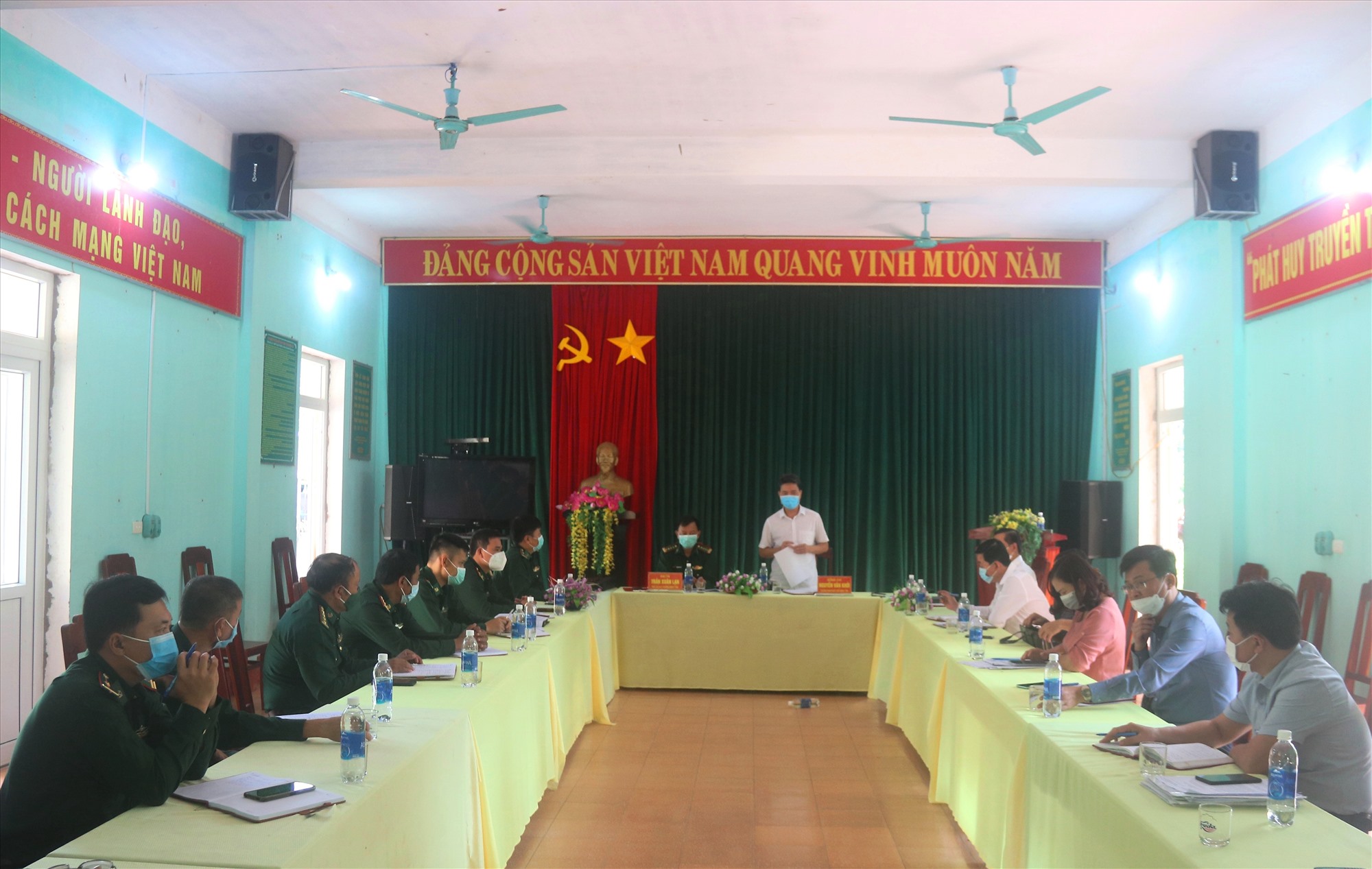Trưởng Ban Pháp chế HĐND tỉnh Nguyễn Văn Khởi phát biểu tại buổi làm việc với Đồn Biên phòng Cửa khẩu quốc tế La Lay - Ảnh: N.B