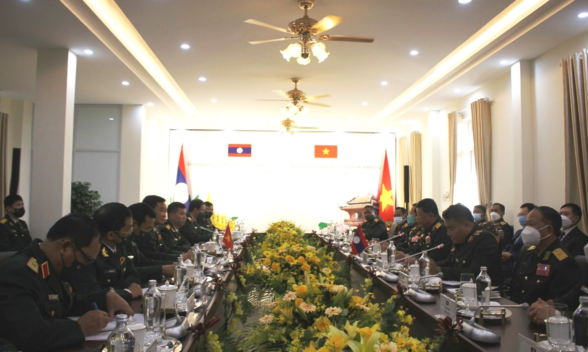 Bộ Quốc phòng Việt Nam và Bộ Quốc phòng Lào trao đổi về tình hình thế giới, khu vực và những vấn đề cùng quan tâm tại buổi đối thoại - Ảnh: Đ.V