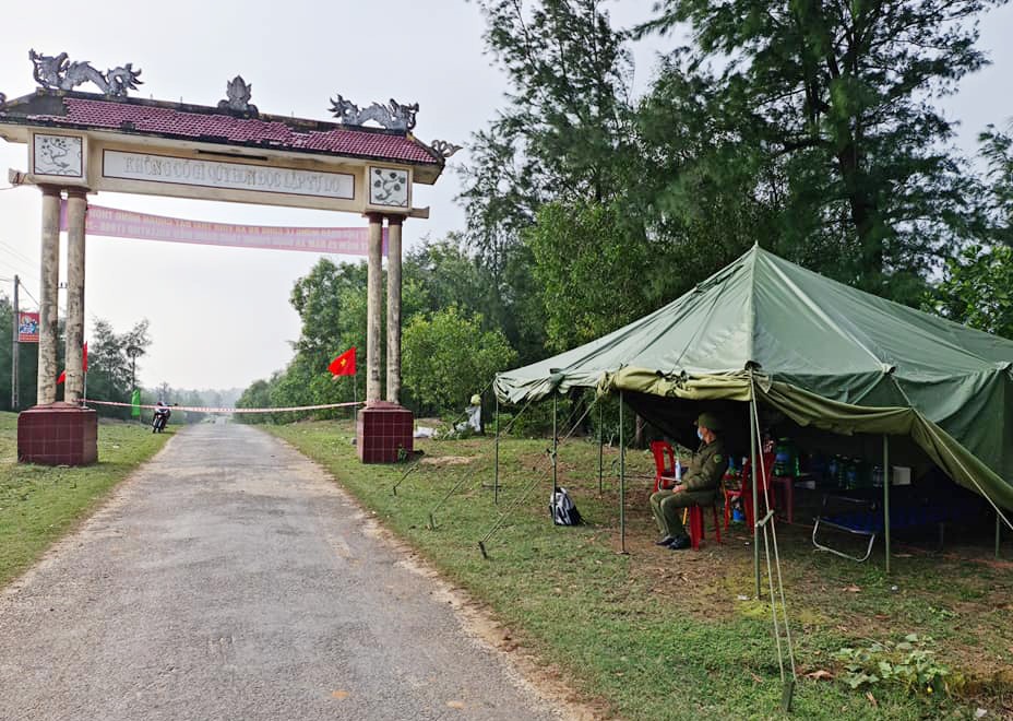Xã Vĩnh Thái lập các chốt kiểm soát dịch Covod-19 khu vực thôn Thử Luật.