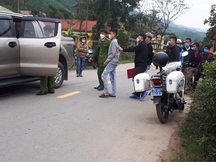 Các đối tượng tàng trữ ma túy tổng hợp bị Công an huyện Đakrông bắt giữ hôm 21/12 - Ảnh:  H.T