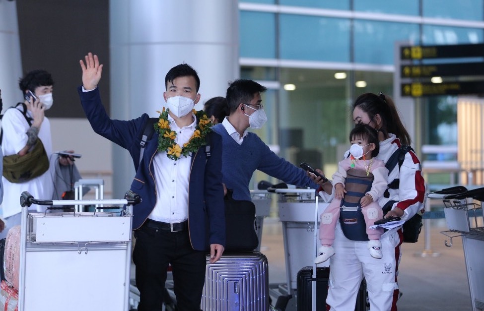 Chuyến bay chở khách quốc tế đầu tiên xuống sân bay Đà Nẵng sau thời gian dài đóng băng vì dịch bệnh