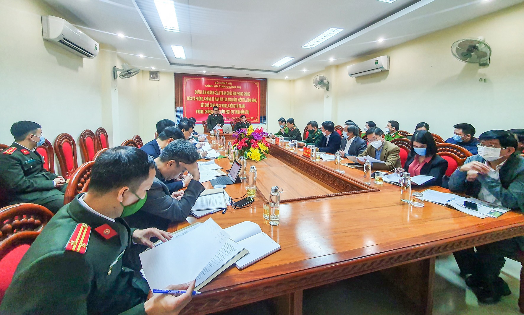 Đại tá Nguyễn Hồng Nguyên, Phó Chánh Văn phòng Bộ Công an phát biểu kết luận tại buổi kiểm tra-Ảnh: Anh Tuấn