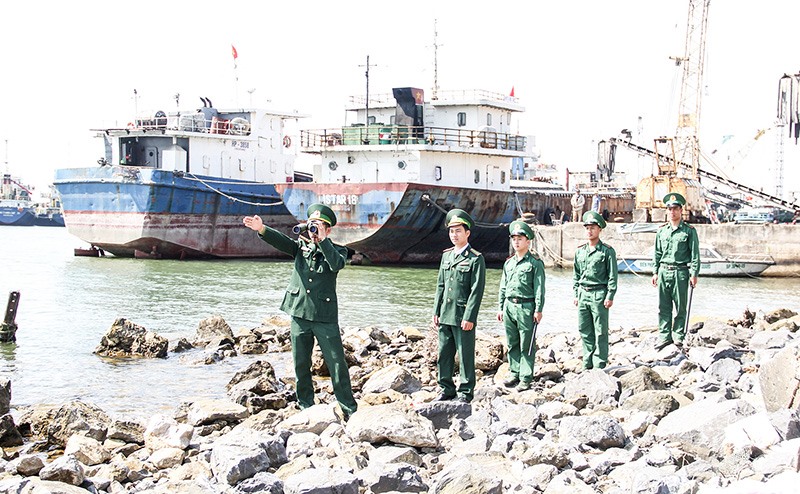 Cán bộ, chiến sĩ Đồn Biên phòng Cửa khẩu Cảng Cửa Việt tuần tra bảo vệ vững chắc chủ quyền biển, đảo - Ảnh: M.Đ​