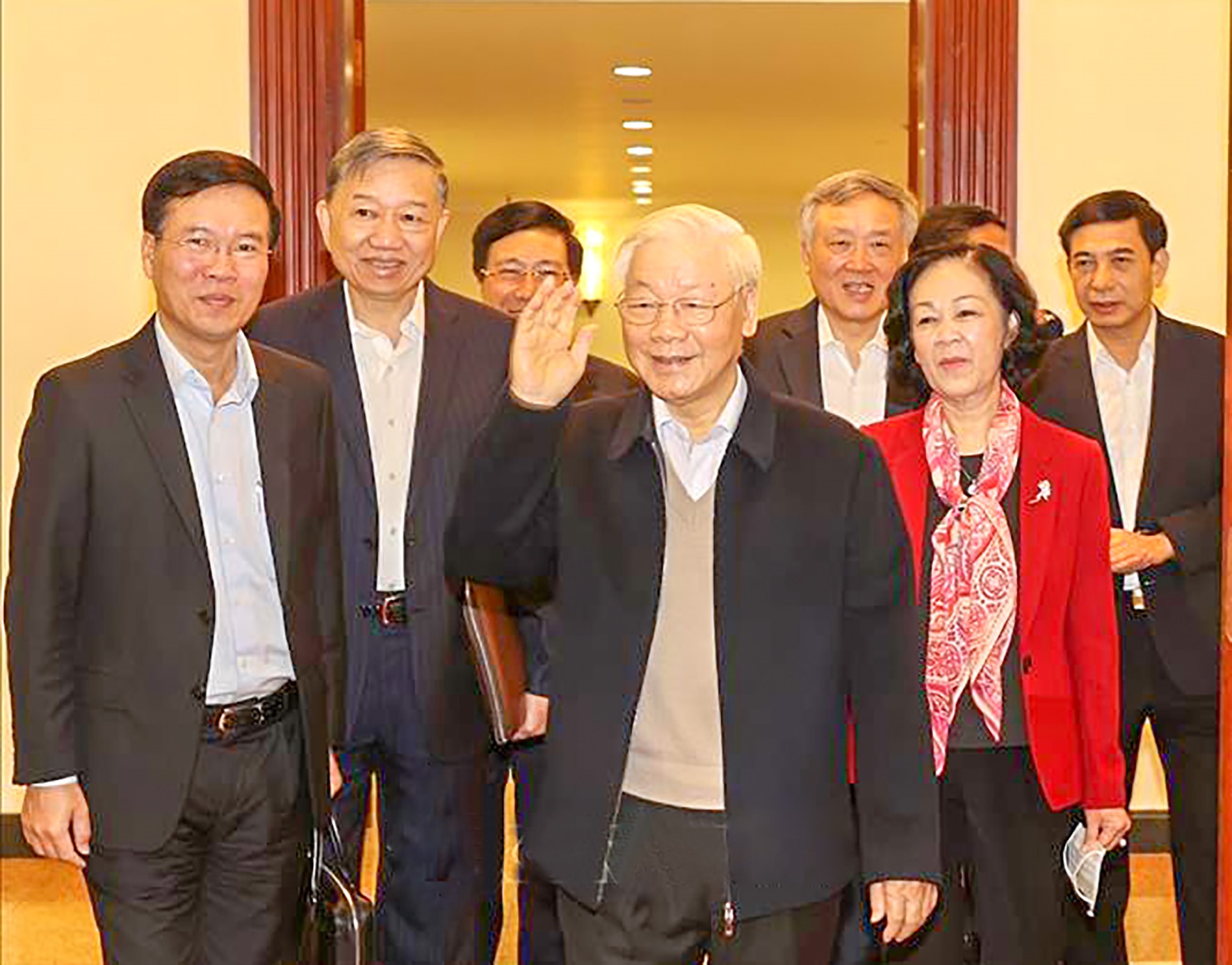Tổng Bí thư, Chủ tịch nước Nguyễn Phú Trọng và các thành viên Bộ Chính trị, Ban Bí thư đến dự phiên họp - Ảnh: TTXVN