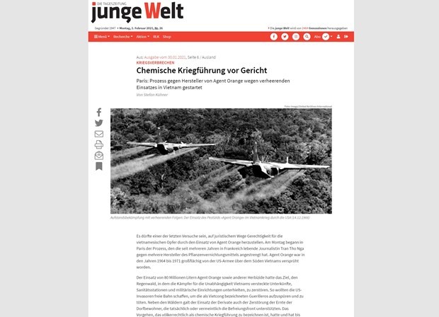 Ảnh chụp màn hình nhật báo Junge Welt viết về vụ bà Tố Nga kiện các công ty hóa chất. (Ảnh: Mạnh Hùng - P/v TTXVN tại Đức)