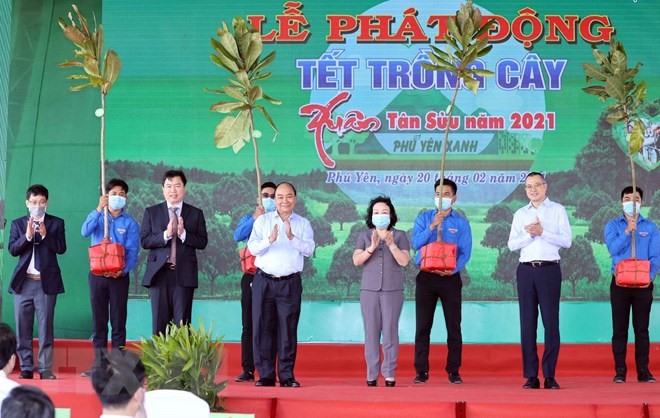 Thủ tướng Nguyễn Xuân Phúc phát động 'Tết trồng cây' Xuân Tân Sửu năm 2021 tại Phú Yên. (Ảnh: Thống Nhất/TTXVN)