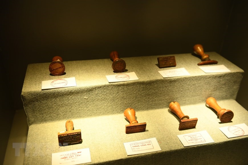 Các hiện vật tại bảo tàng Côn Đảo. (Ảnh: Minh Đức/TTXVN)
