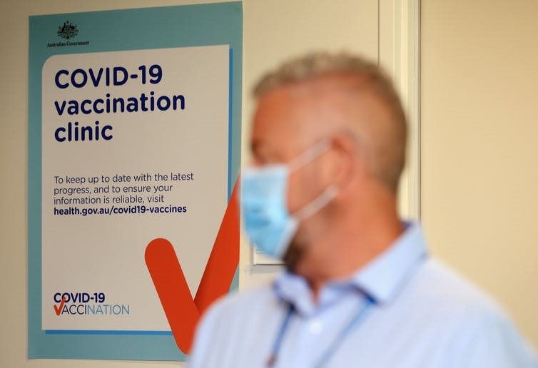 Một đợt triển khai vaccine COVID-19 cũng đang diễn ra ở Úc. Ảnh: AP