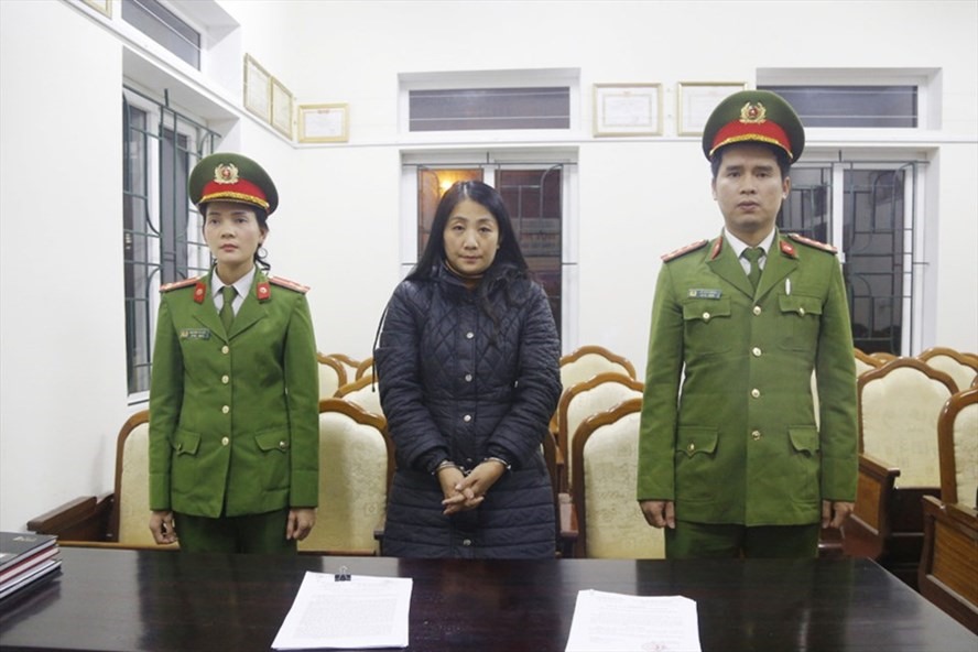 Đối tượng Nguyễn Thị Thanh Hóa lừa đảo chiếm đoạt tài sản bị bắt giữ. Ảnh: CA.