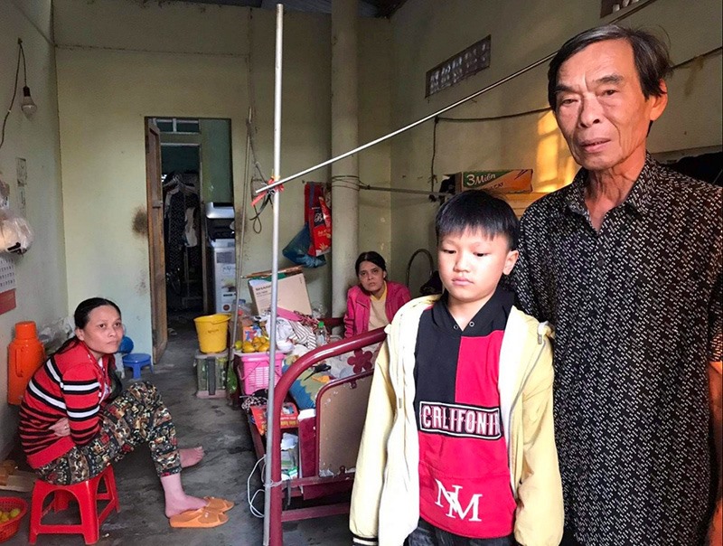Gia đình ông Việt và bà Hồng hiện rất khó khăn, cần được giúp đỡ - Ảnh: K.S​