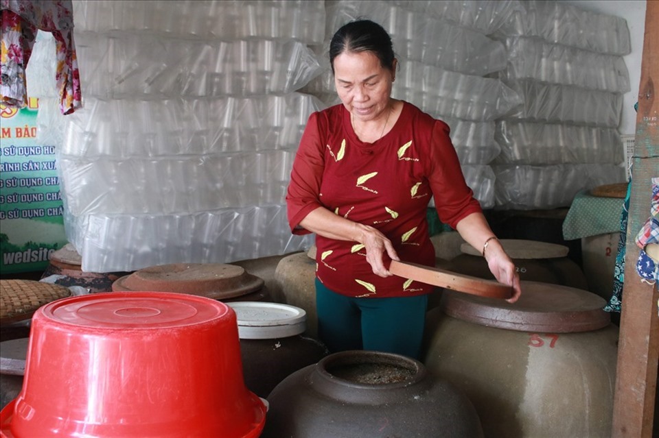 Nước mắm Nam Ô được nhiều người dân Đà Nẵng tìm đến để chế biến món ăn ngày Tết