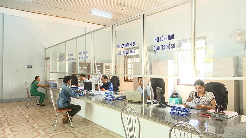Ứng dụng công nghệ thông tin để xây dựng chính quyền điện tử huyện Cam Lộ - Ảnh: T.H​