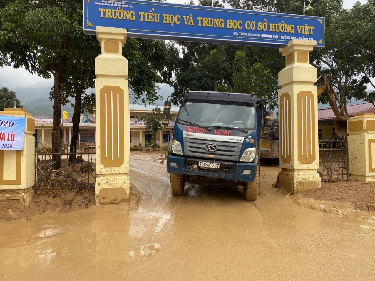 Chiến dịch Thanh niên tình nguyện khắc phục hậu quả sau mưa lũ tại xã Hướng Việt (Hướng Hóa, Quảng Trị)