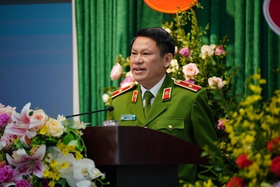 Thiếu tướng Nguyễn Văn Viện, Cục trưởng C04 thông tin tại lễ trao thưởng. Ảnh: ĐỖ TRUNG