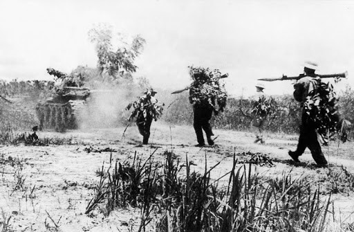 Trận đánh kéo dài từ 23 giờ 30 phút ngày 6/2 đến 3 giờ sáng ngày 7/2/1968, được xe tăng trực tiếp chi viện, các chiến sĩ Tiểu đoàn 3, Trung đoàn 101D và bộ đội đặc công liên tục đột phá thắng lợi, tiêu diệt gọn các đại đội biệt kích 101 và 104; đánh vào trung tâm diệt sở chỉ huy địch.