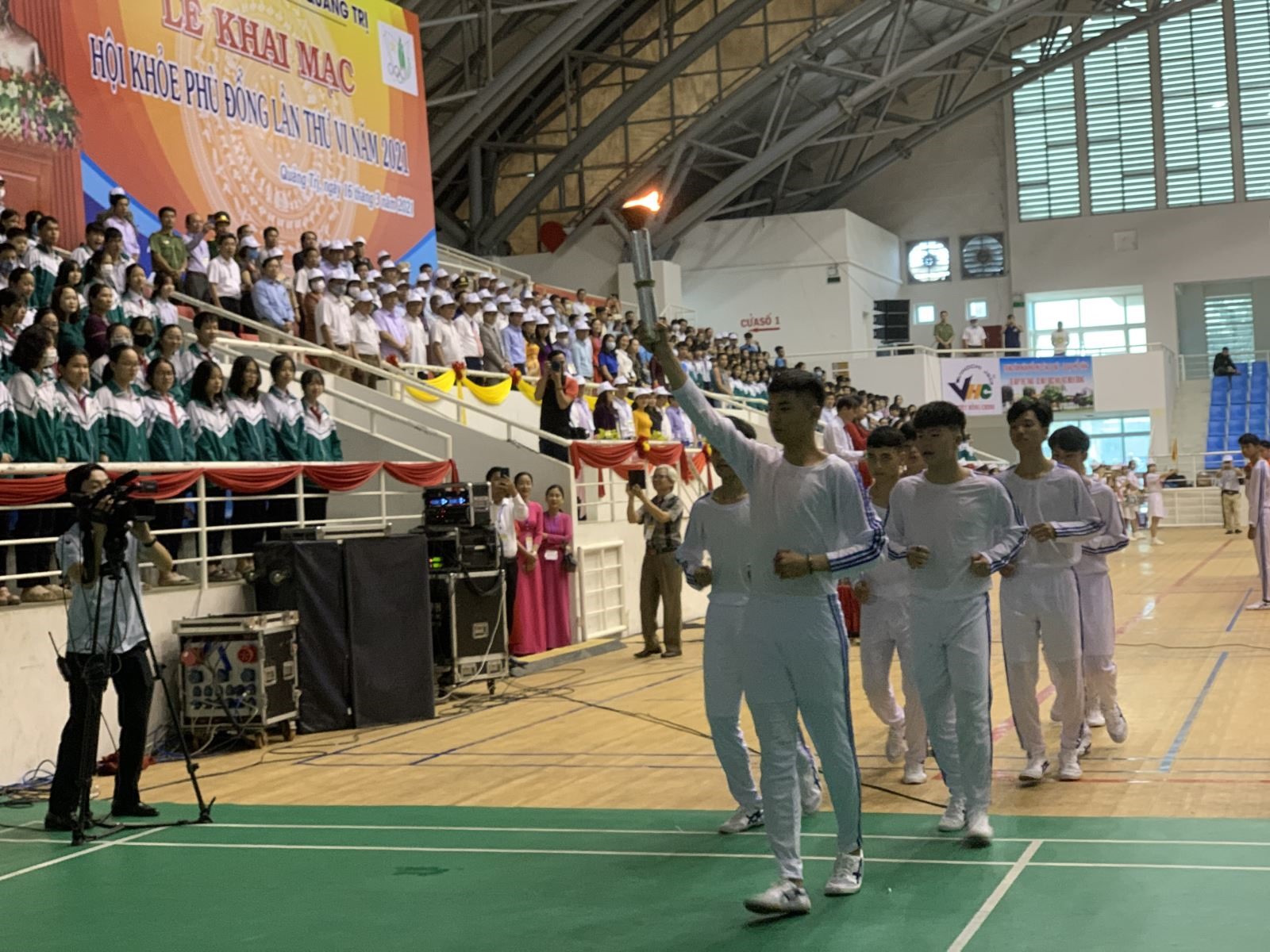 Lễ rước đuốc tại buổi lễ khai mạc Hội khỏe Phù Đổng tỉnh Quảng Trị lần thứ VI, năm 2021