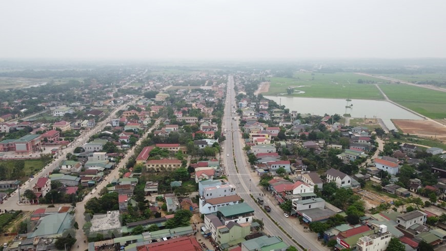 Đường 9 (Quốc lộ 9) đoạn qua huyện Cam Lộ nhìn từ trên cao. (Ảnh: Thanh Thủy/TTXVN)