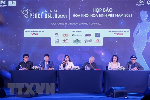 Trưởng ban tổ chức cuộc thi Hoa khôi Hòa bình Việt Nam 2021 Nguyễn Thùy Dương trả lời báo chí tại buổi họp. (Ảnh: Trần Lê Lâm/TTXVN)