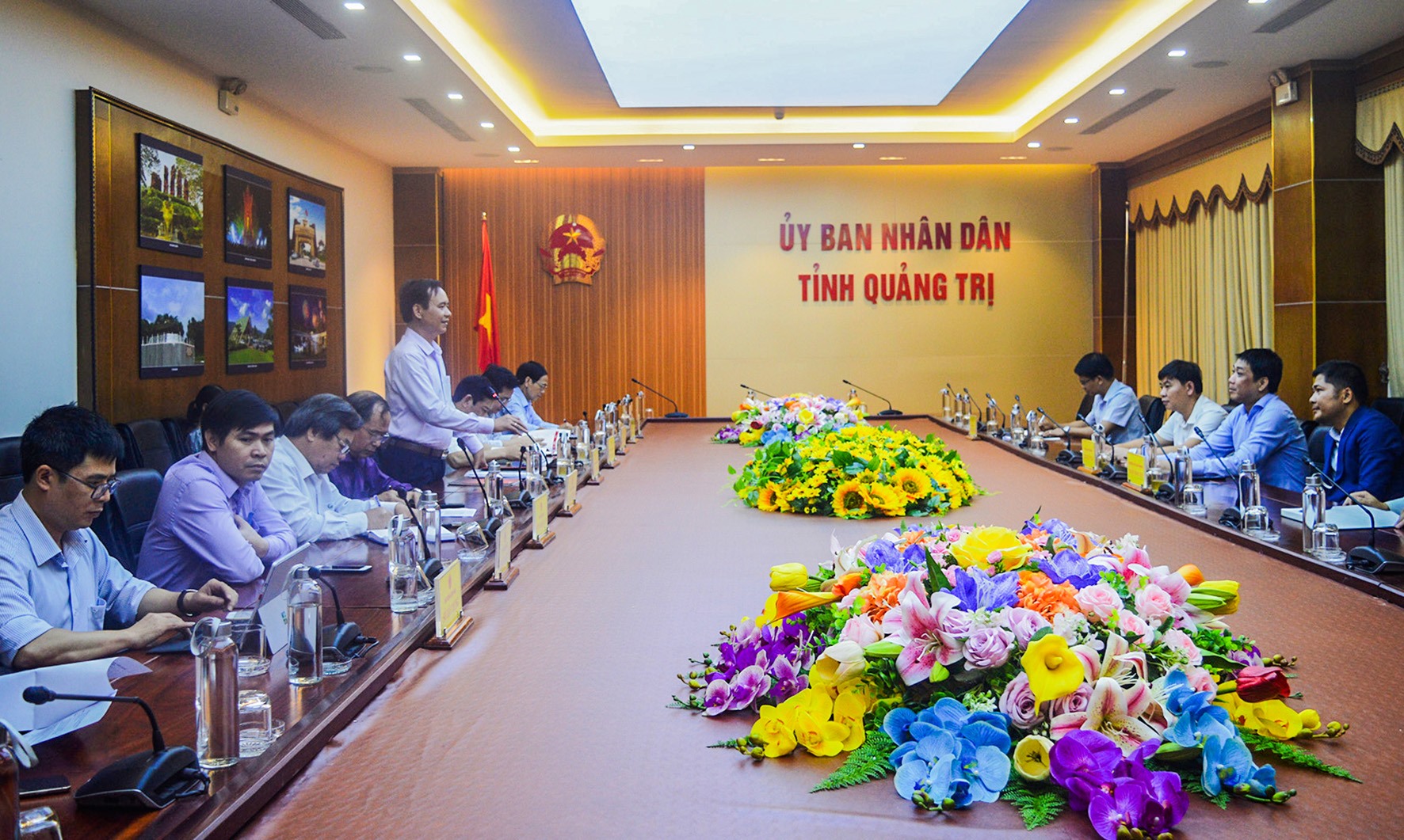 Chủ tịch UBND tỉnh Võ Văn Hưng giao Trung tâm Xúc tiến đầu tư, thương mại và du lịch tỉnh làm đầu mối hỗ trợ nhà đầu tư - Ảnh: L.T