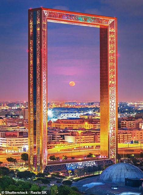 Công trình gây ấn tượng và tranh cãi Dubai Frame ở Dubai (Các tiểu vương quốc Ả rập thống nhất) cũng nằm trong danh sách. The Guardian của Anh gọi đây là khung tranh lớn nhất thế giới.