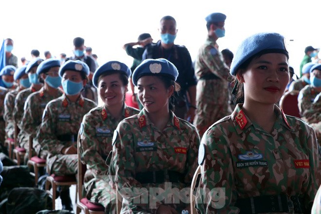 Với nụ cười rạng rỡ trên môi, các nữ chiến sĩ cho biết, họ quyết tâm hoàn thành tốt nhất những nhiệm vụ được giao.