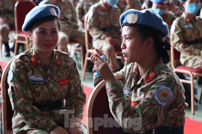 Là những quân nhân lên đường làm nhiệm vụ lần này, các nữ chiến sĩ cũng đã trải qua các đợt huấn luyện bài bản về cả thể lực lẫn kiến thức, bản lĩnh chính trị.