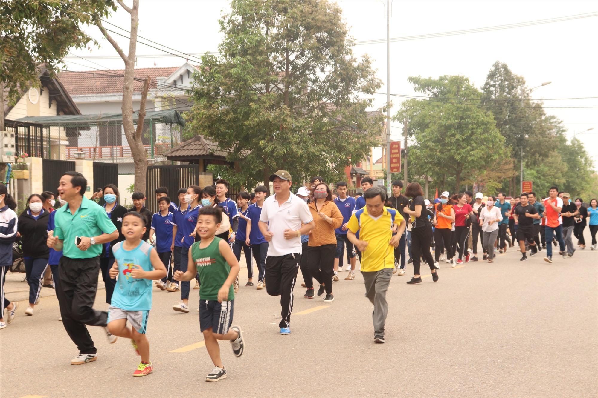 Cán bộ và Nhân dân huyện Cam Lộ hưởng ứng “Ngày chạy Olympic vì sức khỏe toàn dân” - Ảnh: T.P