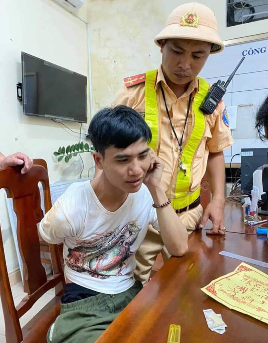 Đối tượng Hà Văn Ngọ bị lực lượng CSGT Công an Đông Hà bắt giữ  - Ảnh: Công an Đông Hà cung cấp
