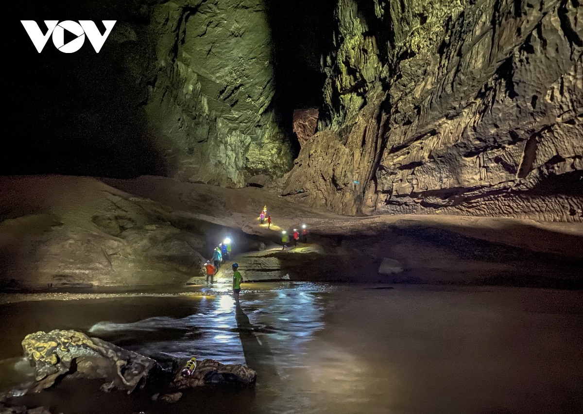 Tour khám phá hang động là “đặc sản” của du lịch Quảng Bình.