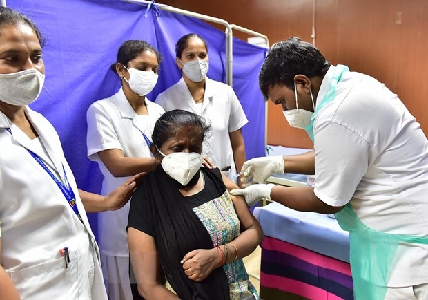 Một điểm tiêm vaccine ngừa COVID-19 tại Bangalore, Ấn Độ, ngày 1/4/2021. (Ảnh: THX/TTXVN)
