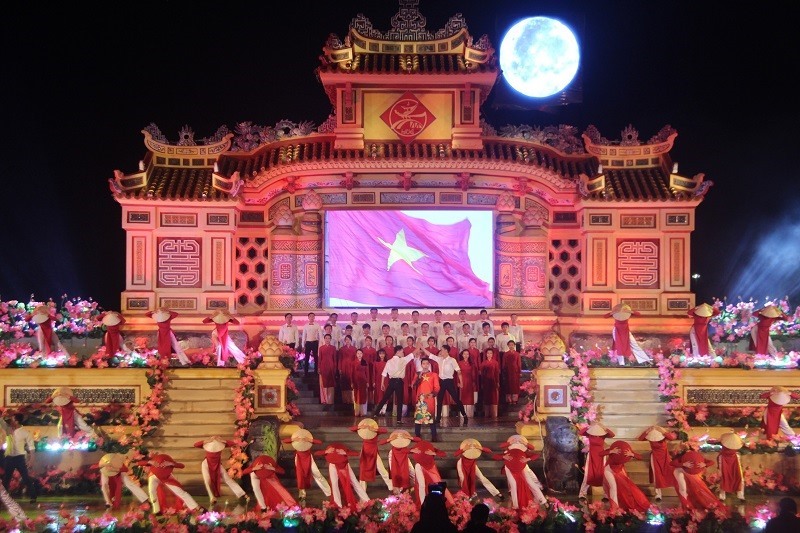 Một tiết mục tại khai mạc Festival nghề truyền thống Huế 2017. Ảnh: Tường Minh