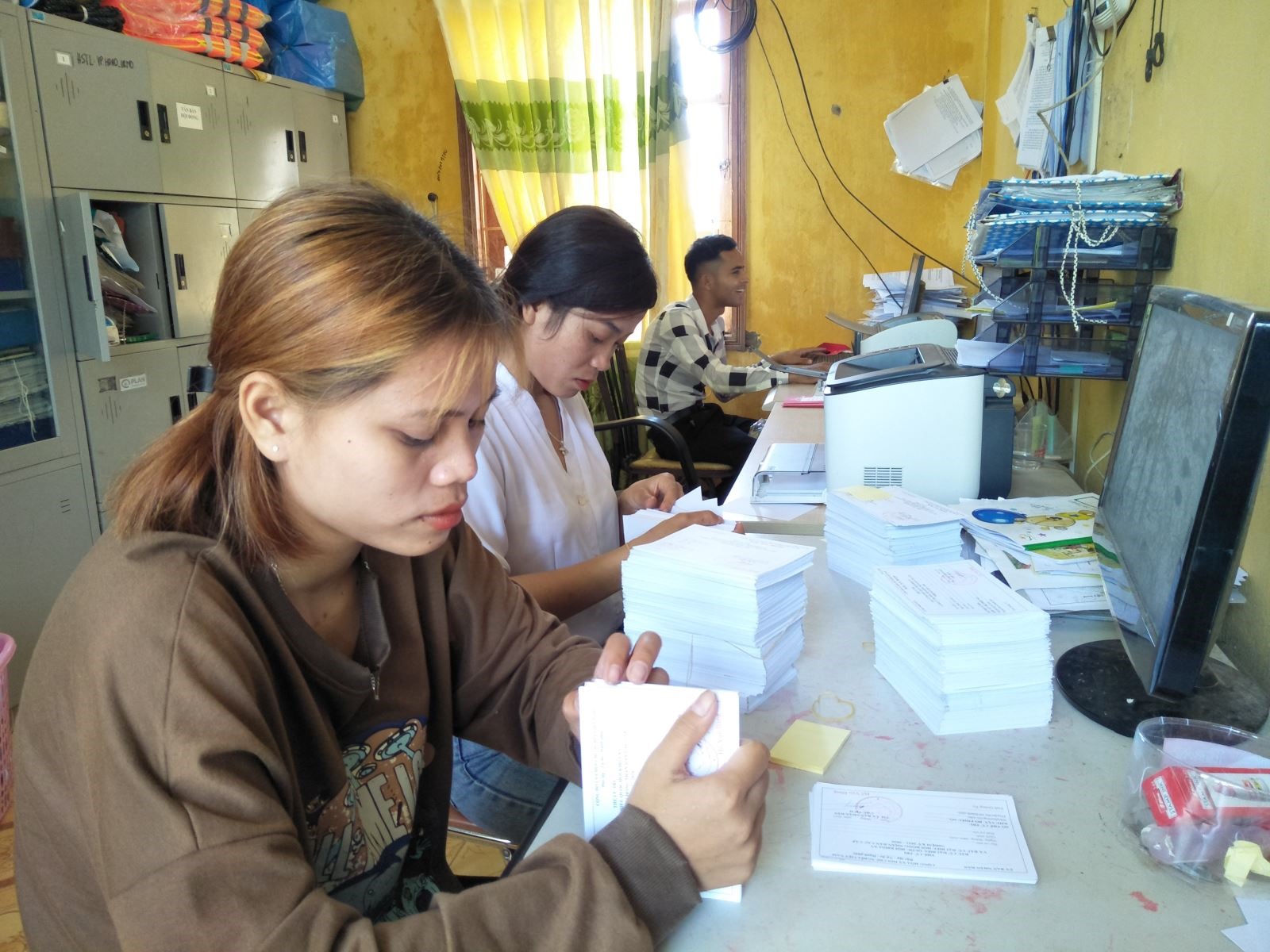 Các địa phương đang tích cực chuẩn bị thẻ cử tri đảm bảo cho công tác bầu cử